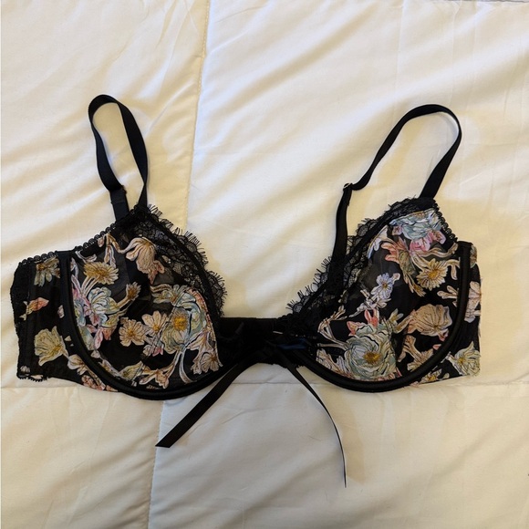 Victoria’s Secret Floral Lace Black Bra Dream Angels low cut Demi 38C - Picture 1 of 7